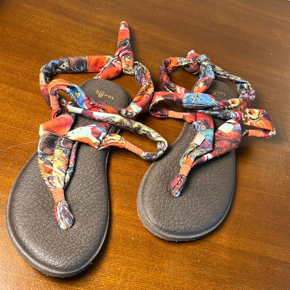 Sonuk Womens sandals